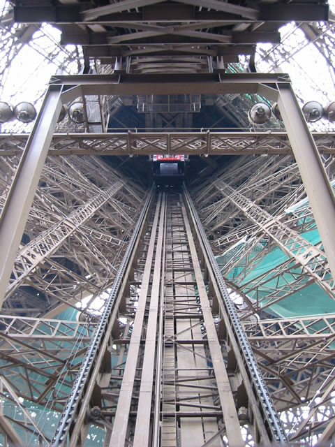 Structure de l'un des ascenseurs de la tour Effeil